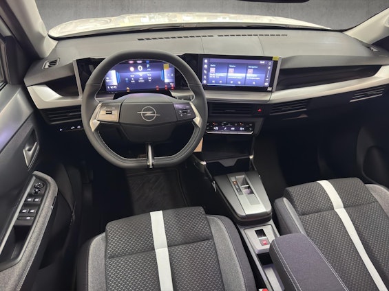 Vehicle image 14 Vehicle image 14