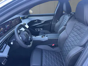 Peugeot 5008 e-Launch Edition AWD