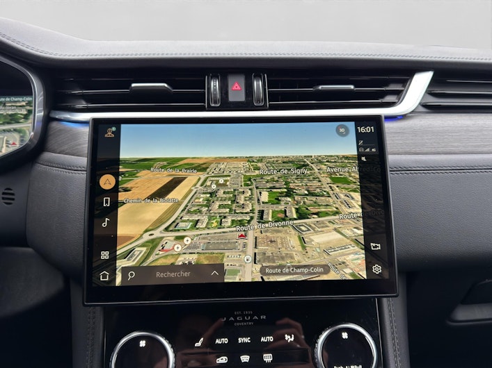 Vehicle image JAGUAR F-PACE