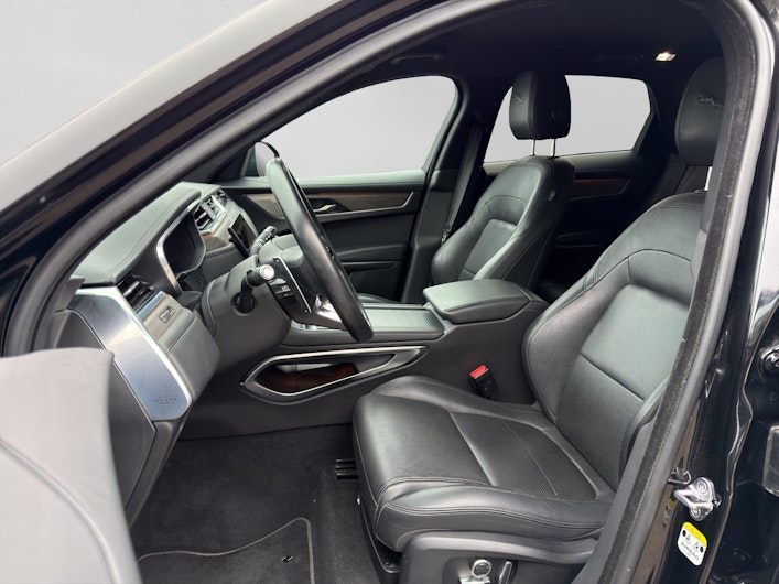 Vehicle image JAGUAR F-PACE