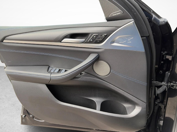 Vehicle image BMW X4