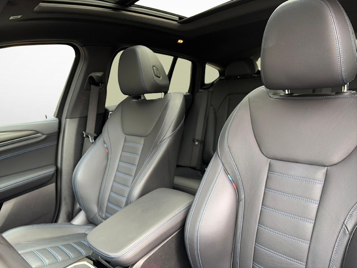 Vehicle image BMW X4