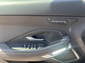 Vehicle image JAGUAR E-Pace 2.0 T 200 R-Dynamic SE AWD