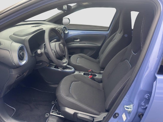 Vehicle image 10 Vehicle image 10