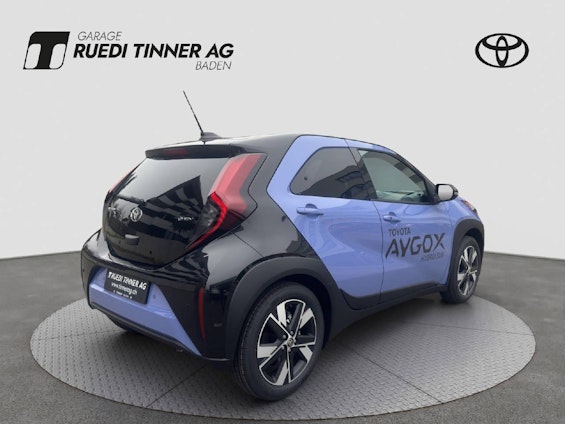 Vehicle image 4 Vehicle image 4