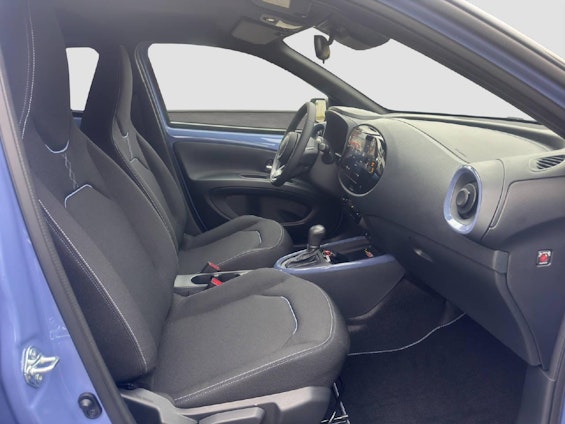 Vehicle image 15 Vehicle image 15