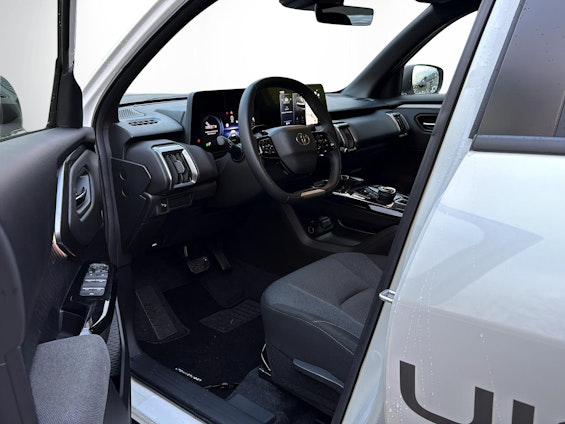 Vehicle image 8 Vehicle image 8