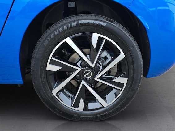 Vehicle image 17 Vehicle image 17