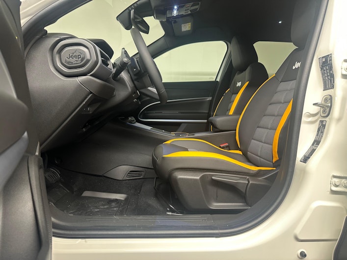 Vehicle image JEEP AVENGER