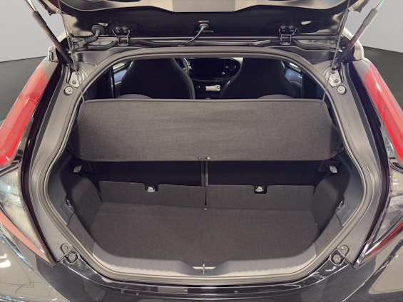 Vehicle image 6 Vehicle image 6