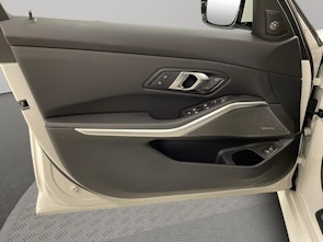 Vehicle image BMW 330d xDrive SAG Touring