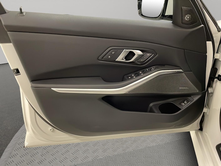 Vehicle image BMW 3 SERIES