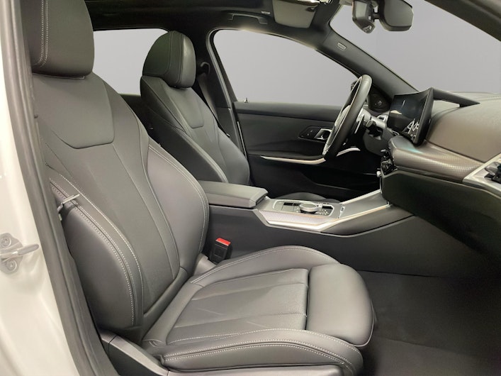 Vehicle image BMW 3 SERIES