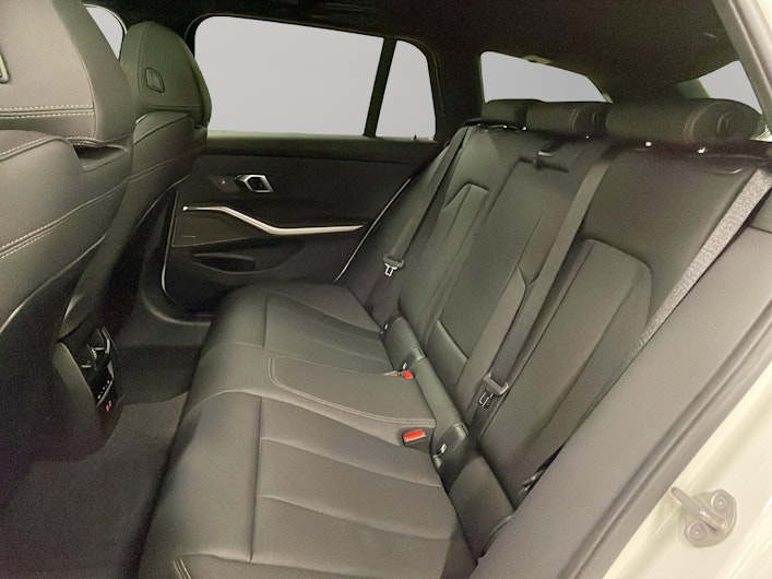 Vehicle image BMW 3 SERIES