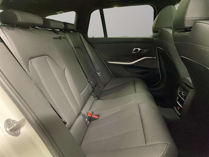 Vehicle image BMW 3 SERIES