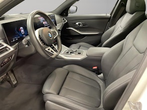 Vehicle image BMW 330d xDrive SAG Touring