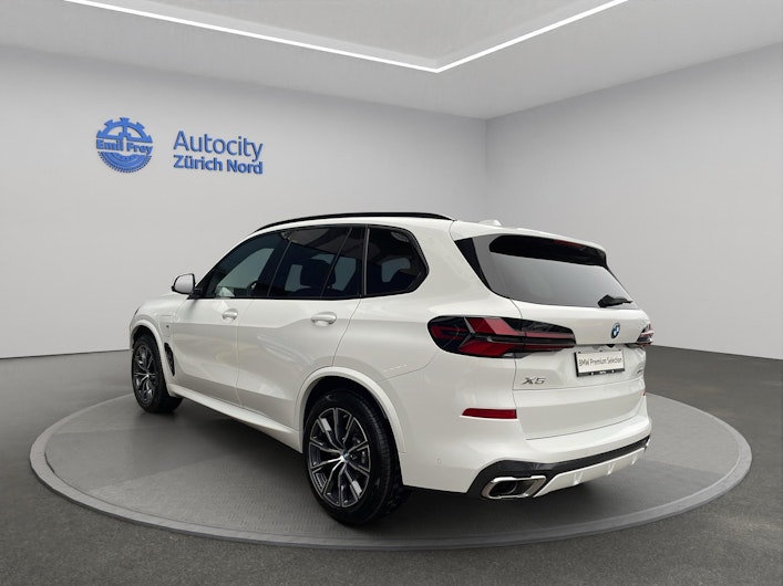 Vehicle image BMW X5