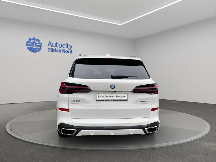 Vehicle image BMW X5