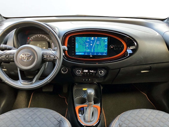 Vehicle image 9 Vehicle image 9