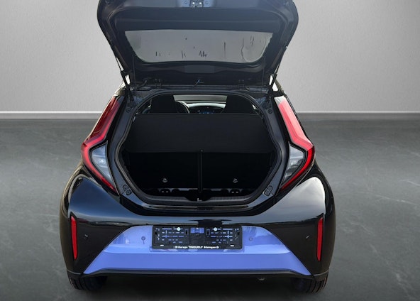 Vehicle image 4 Vehicle image 4