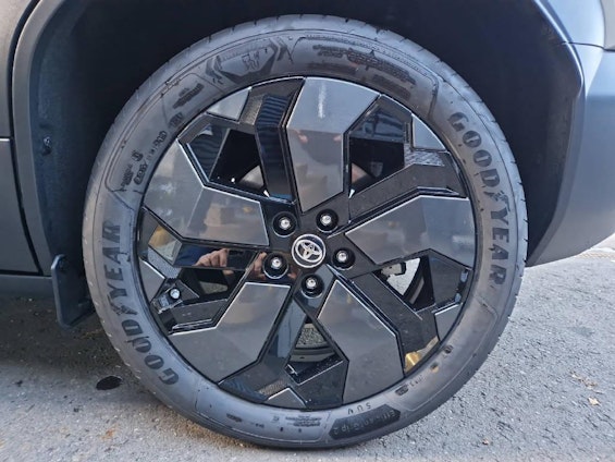 Vehicle image 18 Vehicle image 18