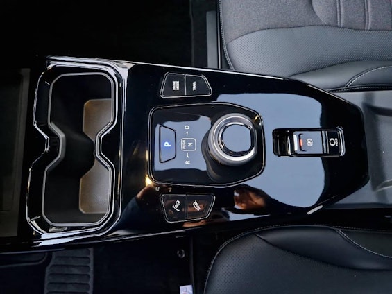 Vehicle image 17 Vehicle image 17