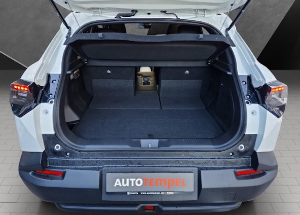 Vehicle image 16 Vehicle image 16