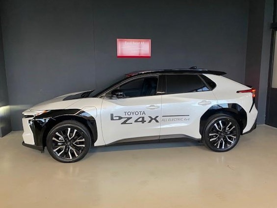 First vehicle image First vehicle image