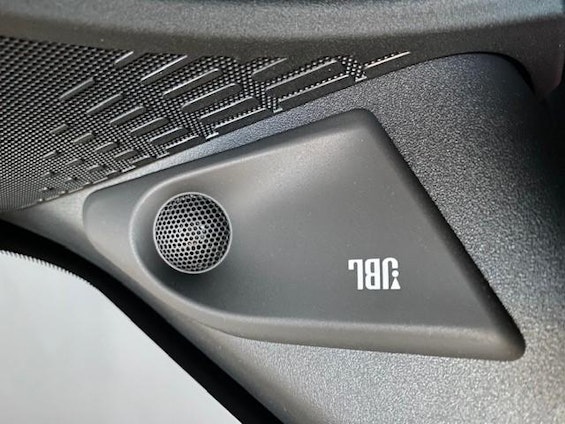 Vehicle image 18 Vehicle image 18