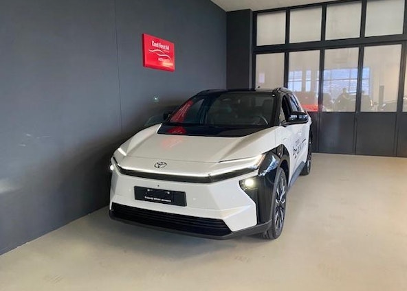 Vehicle image 2 Vehicle image 2