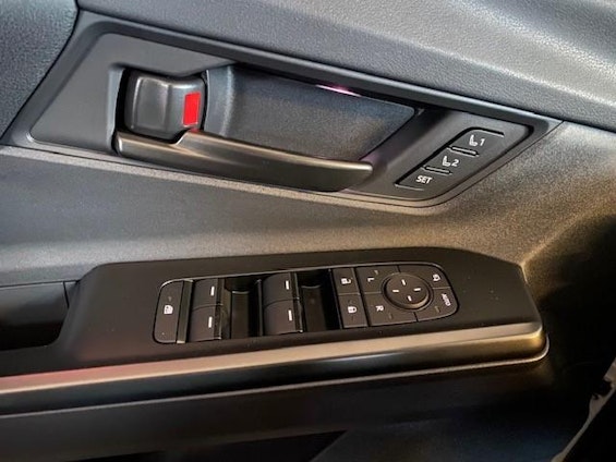 Vehicle image 16 Vehicle image 16