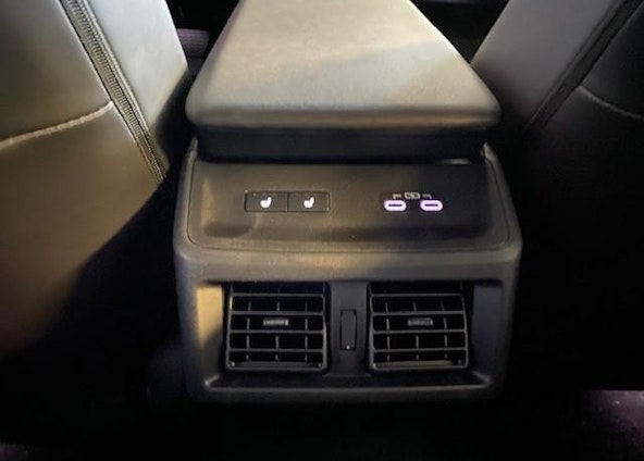 Vehicle image 17 Vehicle image 17