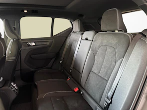 Fahrzeugbild VOLVO XC40 2.0 B3 MH Plus Dark