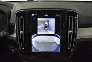 Fahrzeugbild VOLVO XC40 2.0 B3 MH Plus Dark