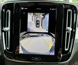 Fahrzeugbild VOLVO XC40 2.0 B3 MH Plus Dark