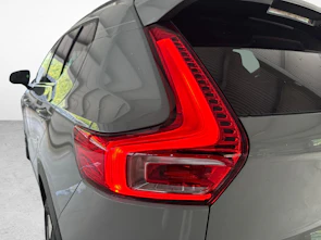 Fahrzeugbild VOLVO XC40 2.0 B3 MH Plus Dark