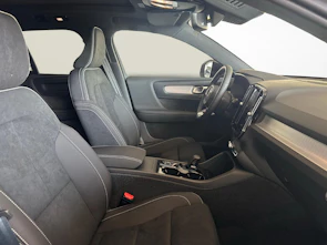 Fahrzeugbild VOLVO XC40 2.0 B3 MH Plus Dark