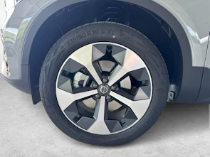 Fahrzeugbild VOLVO XC40 2.0 B3 MH Plus Dark