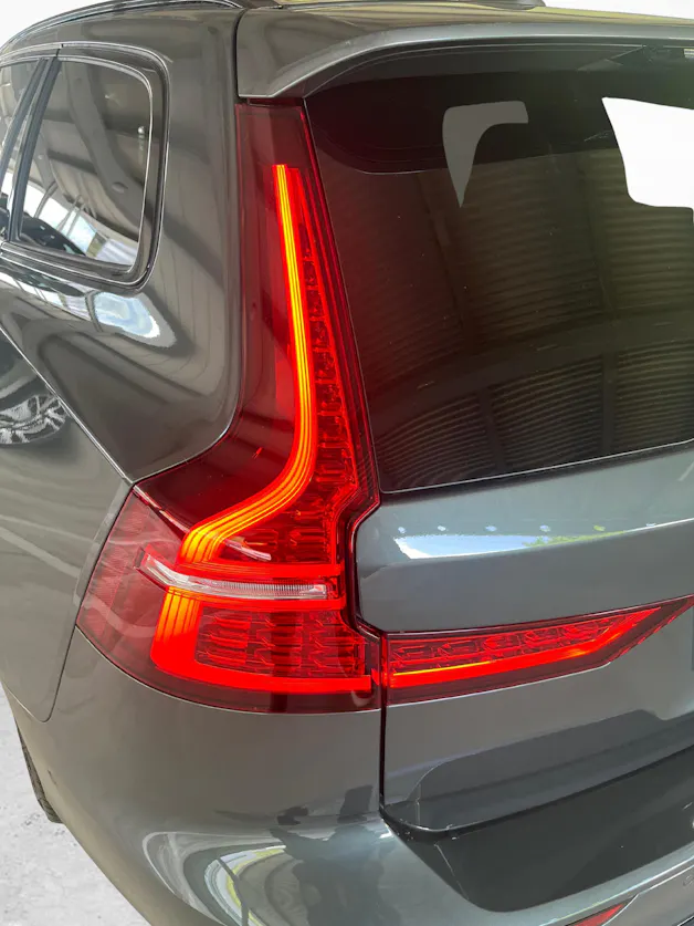 Volvo V60 2.0 B4 Plus Dark