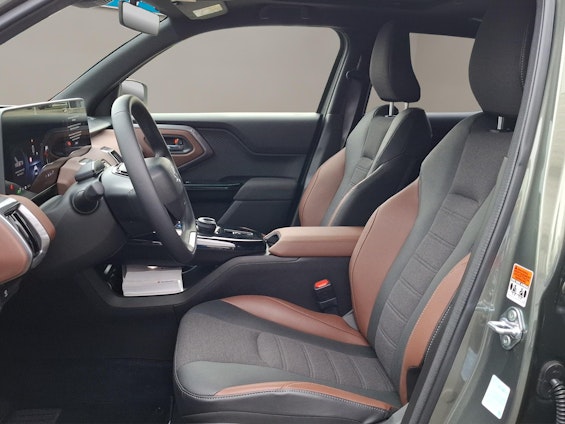 Vehicle image 4 Vehicle image 4