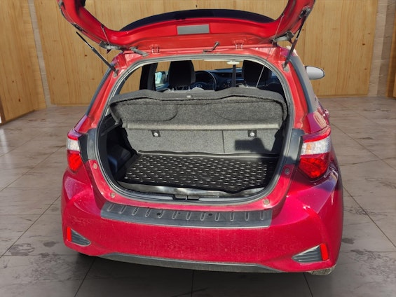 Vehicle image 10 Vehicle image 10