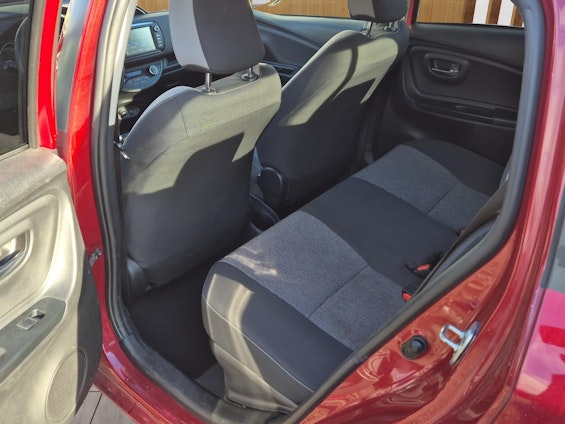 Vehicle image 9 Vehicle image 9