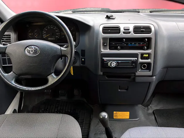 Toyota HIACE Kombi LWB 2.5 D-4D 3 P.