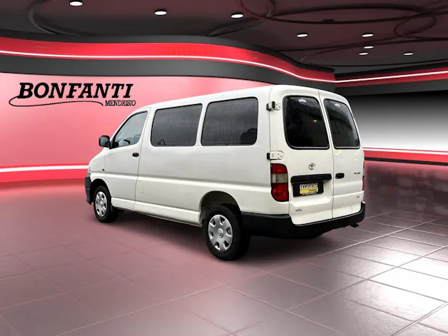 Toyota HIACE Kombi LWB 2.5 D-4D 3 P.