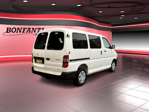 Toyota HIACE Kombi LWB 2.5 D-4D 3 P.