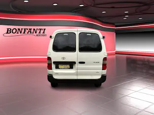 Toyota HIACE Kombi LWB 2.5 D-4D 3 P.