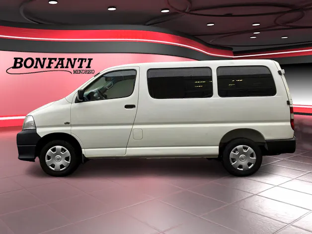 Toyota HIACE Kombi LWB 2.5 D-4D 3 P.