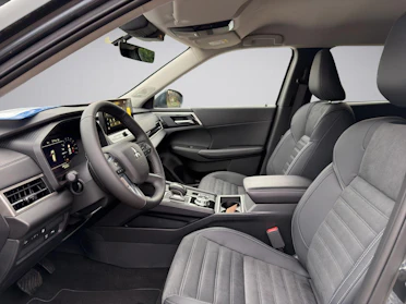 MITSUBISHI OUTLANDER 9