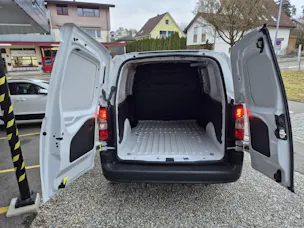Peugeot e-Partner Kaw. 800 Long 50 kWh Premium