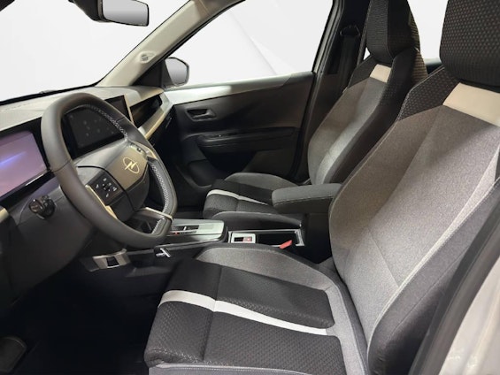 Vehicle image 4 Vehicle image 4